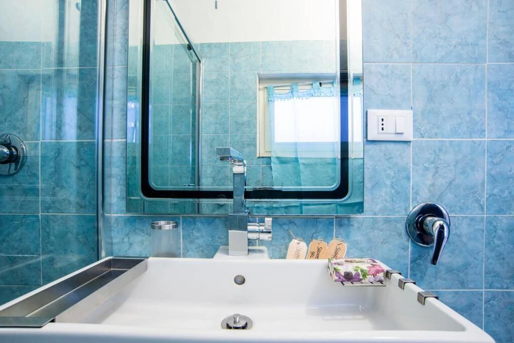 Colosseum/Panisperna Nina Apartament With Terrace روما المظهر الخارجي الصورة