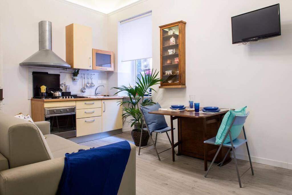 Colosseum/Panisperna Nina Apartament With Terrace روما المظهر الخارجي الصورة